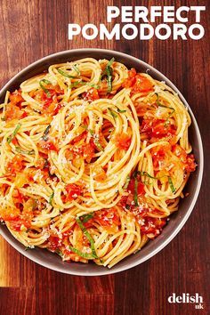 Light Italian Pasta Sauce, Spaghetti And Tomatoes Pasta Dishes, Light Italian Pasta Dishes, Grated Tomato Sauce, Things To Make Out Of Tomatoes, Light Tomato Pasta Sauce, Pasta And Tomatoes Recipes, Pasta Cooked In Sauce, Fresh Pomodoro Sauce