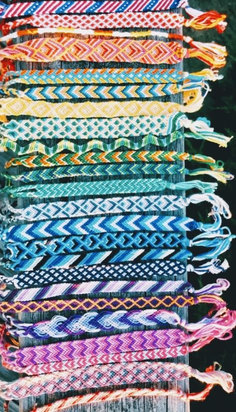 Multicolor Summer Friendship Bracelets For Vacation, Handmade Colorful Friendship Bracelets For Vacation, Multicolor Friendship Bracelets For Summer Vacation, Casual Hand-strung Friendship Bracelets For Summer, Trendy Summer Friendship Wristband, Mother Card, Yarn Bracelets, Cute Friendship Bracelets, How To Make Rings