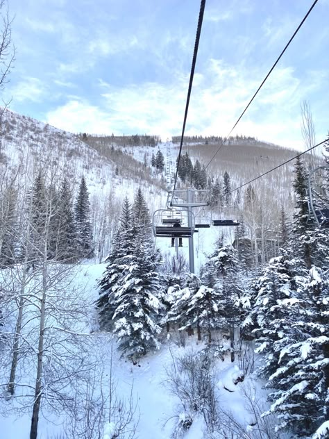 Skiing in vail, colorado Ski Lodge Aesthetic, Lodge Aesthetic, Colorado Christmas, Christmas Widgets, Airbnb Ideas, Colorado Girl, Colorado Trip, Colorado Ski, Fall Semester