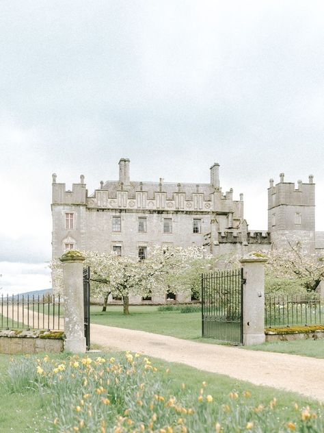 Castle Wedding Ireland, Irish Wedding Inspiration, European Wedding Venue, Irish Wedding Venues, Ireland Wedding Venues, Irish Castles, Austin Wedding Venues, Castles In Ireland, Wedding Venues Uk