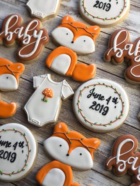 Baby Announcement #woodland #creatures #fox #cookie #baby #babyshowerideas Cookie Baby Announcement, Fox Baby Shower Theme, Gateau Baby Shower Garcon, Baby Shower Garcon, Baby Cookie, Woodland Creatures Baby Shower, Baby Shower Sweets, Woodland Baby Shower Decorations, Fox Birthday