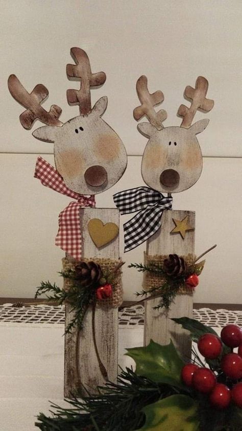 2023 Christmas Craft Trends, Reindeer Wood Crafts, Christmas Craft Show, Christmas Diy Wood, Wooden Christmas Crafts, Wooden Reindeer, Christmas Craft Fair, Wooden Christmas Decorations, Reindeer Decorations