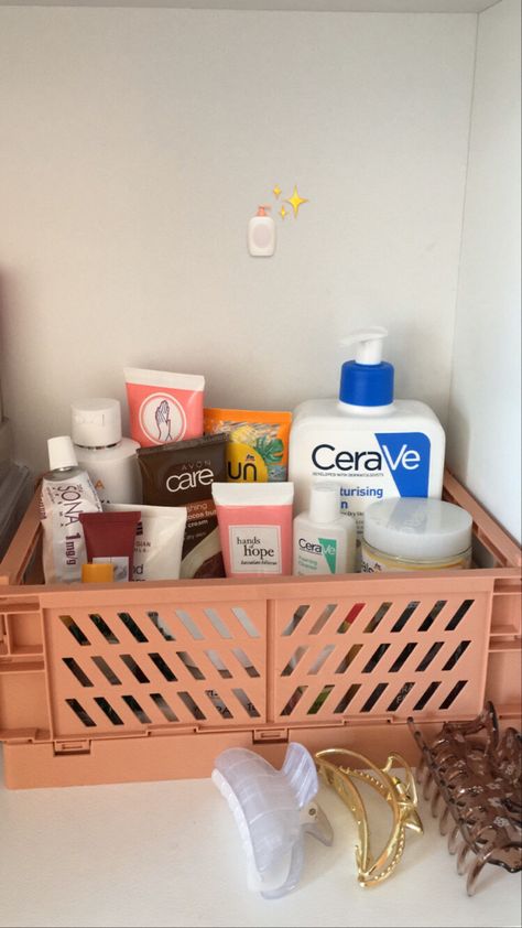 skincare products Skincare Organization Bedroom, Skincare Table, Vanity Organization Ideas, Lotion Organization, Cerave Products, Room Organisation, Uni Room, Dorm Room Organization, College Dorm Decorations