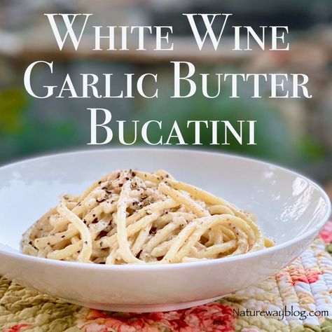 Easy To Make Pasta, Bucatini Recipes, White Wine Recipes, Make Pasta, Italian Pasta Recipes, Meatless Main Dishes, Romantic Dinner Recipes, Garlic Pasta, Pasta Sauce Recipes