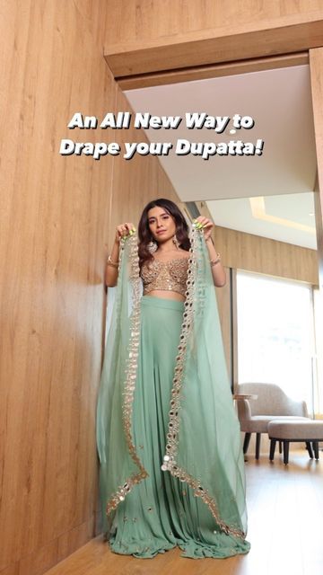 Styles Of Dupatta On Lehenga, Trending Dupatta Draping, Ways To Style Lehenga Dupatta, Modern Dupatta Draping, Dupatta Drapes On Suit, Lehnga Draping Style Indian, Different Ways To Wear Dupatta On Lehenga, Ways To Wear Lehenga Dupatta, Draping Of Dupatta On Lehenga