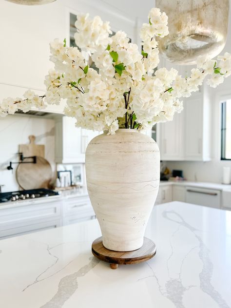 Love a good statement floral! Dining room Living room Kitchen Thislittlelifewebuilt Area rug Gallery wall Studio mcgee Target Target Home decor Kitchen Patio furniture McGee & co Chandelier Bar stools Console table Bedroom Vacation Walmart Pottery barn Follow my shop @thislittlelifewebuilt on the @shop.LTK app to shop this post and get my exclusive app-only content! #liketkit #LTKSeasonal #LTKFind #LTKhome @shop.ltk https://liketk.it/4fwTf Big Vases Decor Living Room, Big Vase Decorating Ideas, Large Vase Arrangements, Vases Decor Living Room, Large Flower Vase, Diy Vase Decor, Chandelier Bar, Random Decor, Mcgee Target