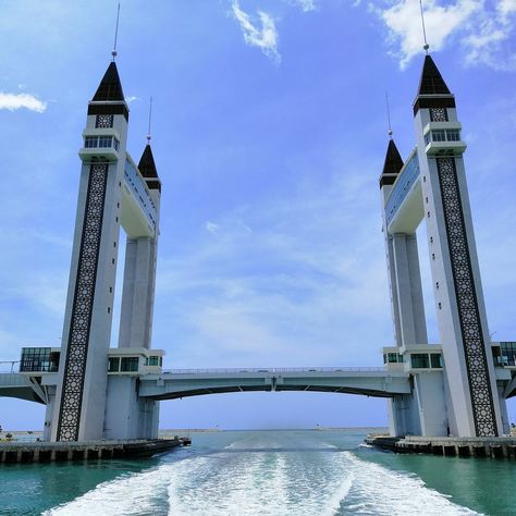 Terengganu Drawbridge, Terengganu Malaysia, Kuala Terengganu, Sonny Rollins, Dinosaur Birthday Cakes, Malaysia Travel, Tutorials Drawing, Dinosaur Birthday, Twisted Wonderland