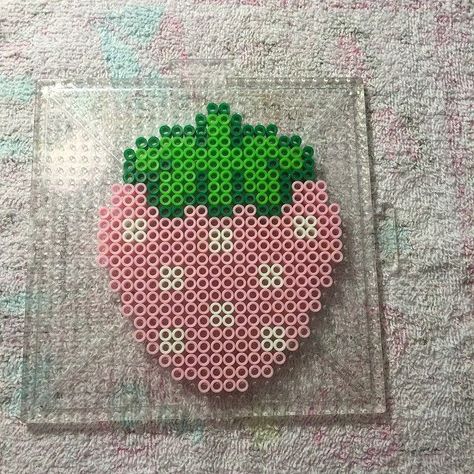 Coaster Perler Beads, Pisla Ideas, Strawberry Coaster, Pixel Kawaii, Melt Beads, Melt Beads Patterns, Hamma Beads Ideas, Easy Perler Bead Patterns, Melty Bead Patterns