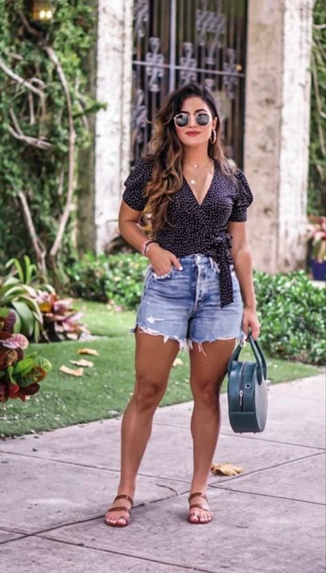 Krista Perez, Wrap Top Outfit, Agolde Shorts, Summer Outfits Women 30s, Denim Shorts Outfit, Midsize Outfits, Cute Outfits With Jeans, Mode Casual, Curvy Outfits