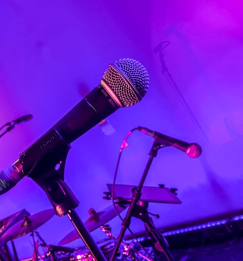 microphones set on the stage for a band at a corporate fundraising gala party. Love the purple walls Aesthetic Microphone, Microphone Aesthetic, Stage Singing, Aesthetic Band, Music Stage, Iphone 5s Wallpaper, Gala Party, Fundraising Gala, Rockstar Aesthetic