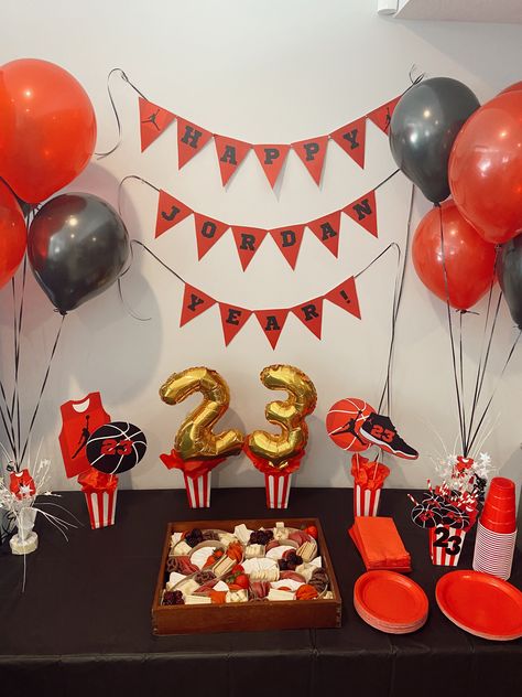 Jordan Theme Birthday Party Ideas 23, Jordan Themed Birthday Party, Jordan Year Birthday, 23rd Birthday Themes, Birthday Plan Ideas, Bf Bday, 23rd Birthday Decorations, Jordan Cake, Jordan Year