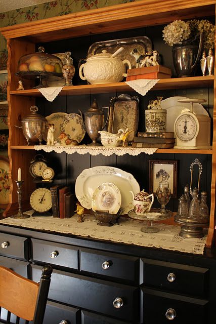 It helps me to see how others arrange hutches. You could mix some of these ideas with the dishes you store in a hutch to keep it interesting. China Hutch Decor, Cocina Shabby Chic, Hutch Display, European Christmas, Dish Display, Hutch Decor, China Cabinet Display, Decorating Shelves, Home Tours