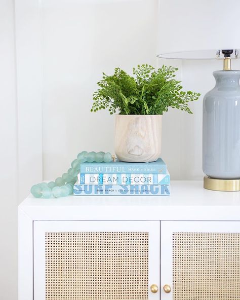 Today on the blog, I’m sharing the top readers favorite buys for 2019 for both home decor and fashion! Get all of the details (and sources… Faux Plants Decor, Life On Virginia Street, Coastal Dining Room, Georg Listing, Amazon Home Decor, Family Tradition, Utila, Accent Doors, White Vases