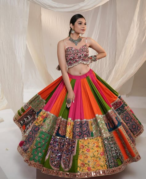 Frenyz Couture (@frenyzcouture) • Instagram photos and videos Chania Choli Latest Design, Navratri Hairstyles, Navratri Aesthetic, Choli Navratri, Pakistani Bridal Lehenga, Garba Outfit, Garba Dress, Navratri Collection, Ghaghra Choli