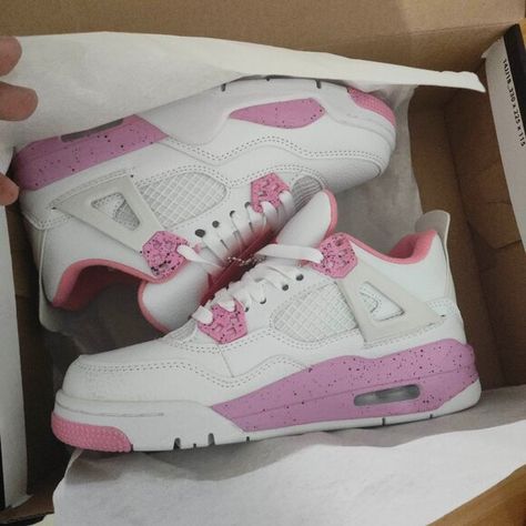 Air Jordan 4 Retro White Pink Oreo Retro 4 Outfit, Jordan Retro 4 Outfits, Pink Oreos, Jordan Pink, Air Sneakers, Tie Heels, Jordan Shoes Retro, Cute Birthday Gift, Modern Shoes