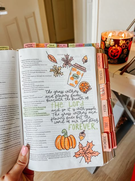 🍄ig: @konnisbible🍄 #biblejournaling #biblestudy #cutebible #biblenotes #faithjournaling #bibleaesthetic Fall Bible Journaling Ideas, Thanksgiving Bible Journaling, Decorated Bible Cover Diy, Decorating Bible Cover, Fall Bible Journaling, Fall Bible Study, Highlighted Bible, Bible Annotations, Bible Drawings