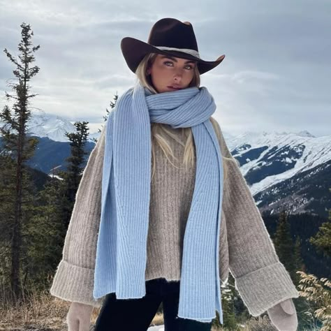 Paige Lorenze Winter, What To Wear Yellowstone Fall, Aspen Outfits Fall, Montana Outfits Winter, Montana Outfits Fall, Farm Outfit Women Fall, Yellowstone Inspired Outfits, Paige Lorenze Aesthetic, Yellowstone Clothes