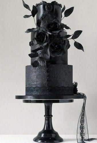 Gothic Cakes, Gothic Wedding Cake, Black Wedding Cake, Gothic Cake, Black Frosting, Halloween Wedding Cakes, Dark Wedding Theme, Big Wedding Cakes, Black Wedding Cakes