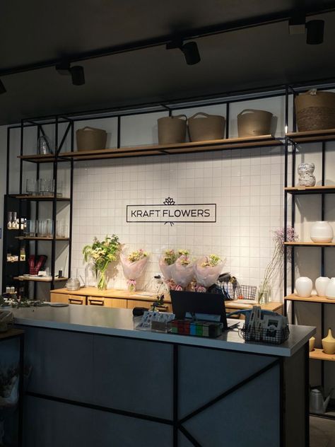 Florist Shop Interior, Flower Shop Interiors, Florist Studio, Flower Shop Decor, Flower Cafe, Industrial Style Interior, Flower Shop Design, Bakery Interior, Diy Arrangements