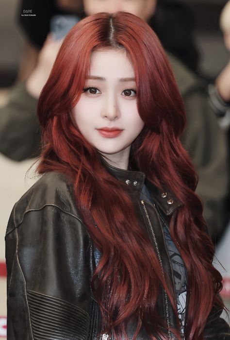 Yunjin Kim, Cute Photo Poses, Kpop Hair, Huh Yunjin, Shin Yuna, 17 Kpop, Girls With Red Hair, Dara Kpop, Hair Reference