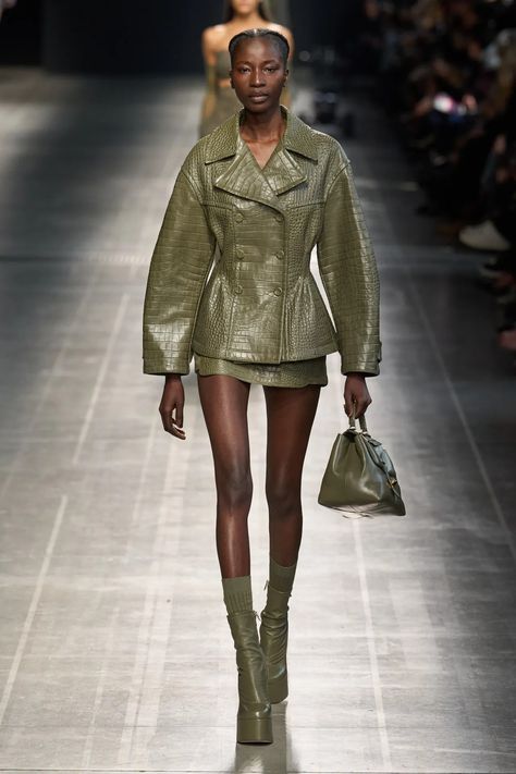 Ermanno Scervino Fall 2024 Ready-to-Wear Fashion Show | Vogue Runway Fashion Couture, Runway Outfits, High Fashion Outfits, Ermanno Scervino, Winter 2024, Short Skirt, Mode Inspiration, Fall 2024, Fashion Killa