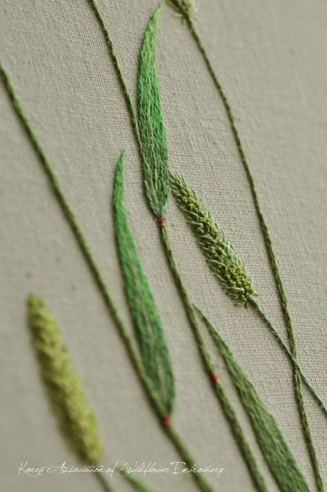 Embroidery Floss Projects, Embroidery Tattoo, Garden Embroidery, Embroidery Leaf, Embroidery Stitches Tutorial, Hand Embroidery Projects, Hand Embroidery Flowers, Hand Embroidery Art, Crewel Embroidery