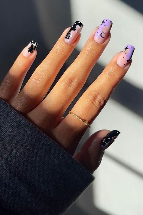 Purple French Tip Nails Halloween, Nail Design Purple And Black, Black And Purple Acrylic Nails Designs, October Nails Purple And Black, Spooky Nail Art Short, Nail Art Purple And Black, Lavender Fall Nails, Black Lilac Nails, Dark Summer Nail Designs