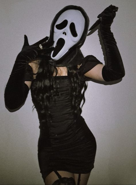 Female Ghostface Costume, Ghost Face Costume Women, Scream Halloween Costume, Ghostface Costume, Scream Outfits, Scream Costume, Horror Halloween Costumes, Vampire Bride, Classy Halloween Costumes