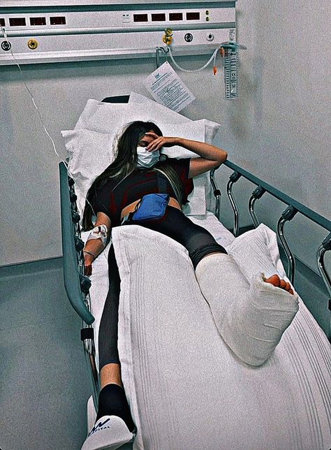 Long Leg Cast, Hospital Room Snapchat Stories, Hospital Admit Hand Pics, Leg Cast, Body Cast, Medical Photos, Video Call With Boyfriend Screen Photo, Bra Image, Scammer Pictures