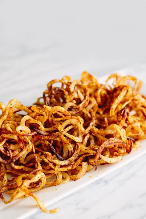 Many of you have been requesting a simple recipe for potato fries made with your spiralizer. Today, I’m finally delivering! And before you get to this recipe, check out my other “fries&… Zoodle Recipes, Keto Lasagna, Spiralized Vegetables, Curly Fries, Spiralizer Recipes, Veggie Noodles, Fries Recipe, Healthy Food Blogs, Russet Potatoes