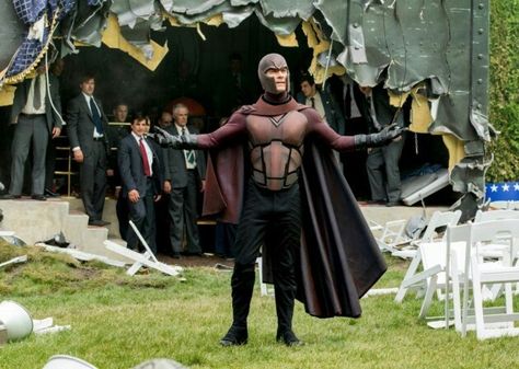 Magneto's whole outfit Magneto Days Of Future Past, Magneto Cosplay, Magneto Costume, Men Drawing, Bryan Singer, X-men Apocalypse, Erik Lehnsherr, Comic Villains, Days Of Future Past