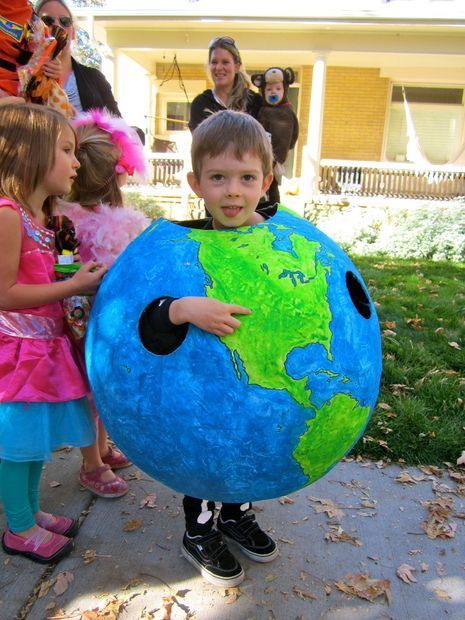 Earth Day Every Day - including Halloween! Great costume idea. Great Costume Ideas, Diy Halloween Costumes For Kids, Diy Halloween Costume, Group Halloween Costumes, Family Halloween Costumes, Cool Halloween Costumes, Diy Halloween Costumes, Halloween Costumes For Kids, Diy Costumes