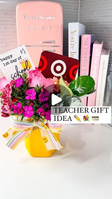 Back To School Flowers For Teachers, Flowers For Teachers Gifts, Flowers For Teachers, Teacher Bouquet, Back To School Flowers, Cute Flower Vase, First School Day, Volunteer Appreciation Gifts, Boys Play