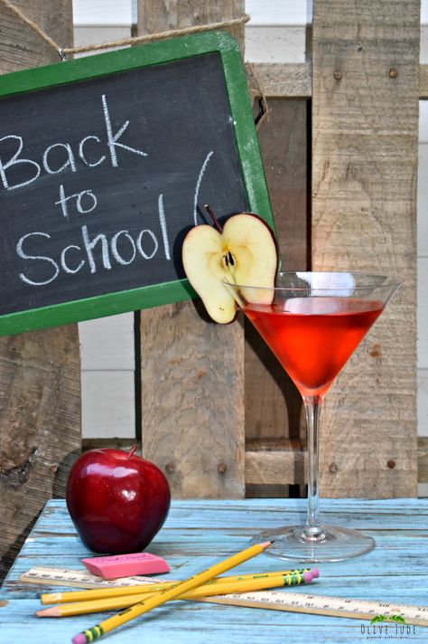 School Themed Drinks, Teacher Themed Drinks, Back To School Alcoholic Drinks, School Themed Cocktails, Teacher Themed Cocktails, Back To School Drinks, Theme Drinks, Mocktails Recipes, School Birthday Party