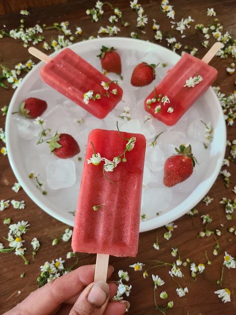 Chamomile Tea Popsicles are the perfect way to cool off and wind down after a long summer day #teapopsicles #chamomiletearecipes #chamomile #popsiclerecipe #popsiclesforkids #strawberrypopsicles #strawberrypopsiclerecipes #teapopsiclerecipes #teapopsicleshealthy Chamomile Popsicles, Chamomile Recipes, Chamomile Tea Recipe, Tea Popsicles, Fruit Popsicle Recipes, Strawberry Popsicles, Lemonade Cupcakes, Dandelion Tea, Fruit Popsicles