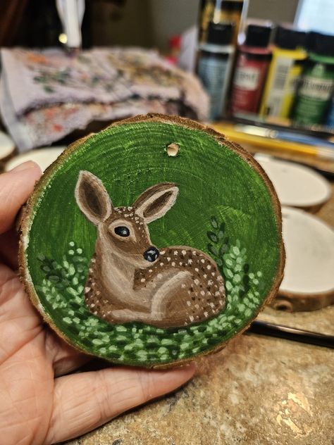 Baby deer painted on a wood slice ornament; fawn laying in a pile of leaves; natural wood slice art; green artwork Wooden Painting Ideas Wall Art, Rustic Painting Ideas, Deer Painting Easy, Wooden Circle Crafts, Wood Ornament Painting Ideas, Painting On Wood Slices, Wood Painting Ideas, Painted Wood Slices, Wooden Ornaments Diy