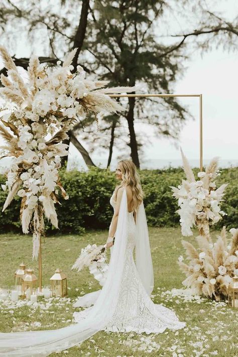 Elegant Wedding Outdoor, Boho Wedding Ceremony Decor, Boho Elegant Wedding, Arches Wedding, Bougainvillea Wedding, The Wedding Bliss, Boho Outdoor Wedding, Wedding Outdoor Ceremony, Boho Wedding Arch