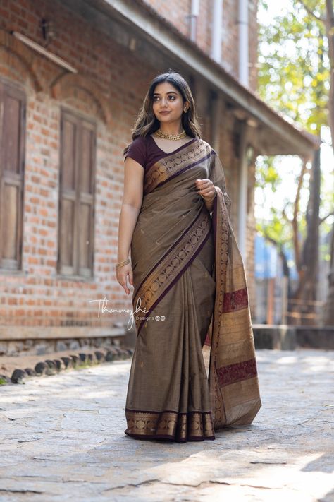 Formal Saree, New Saree Designs, Cotton Saree Designs, Plain Saree, Indian Silk Sarees, Simple Sarees, Hot Women Dress, Blouse Hand Designs, Saree Models