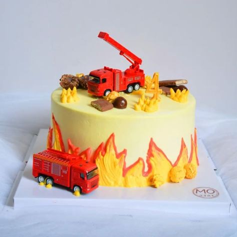 Firefighter Birthday Cakes, Fire Truck Cake, Fire Fighter Cake, Robot Cake, Firetruck Cake, Truck Birthday Cakes, Fire Truck Birthday, Truck Cakes, Truck Cake