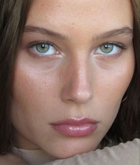 Enhance Green Eyes, Beachy Makeup, Kimberly Reed, Bug Eyes, Desired Face, No Makeup Makeup Look, Photography Reference, No Makeup Makeup, Dewy Makeup