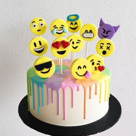 Teen Birthday Ideas, Rainbow Drip Cake, Zoe Cake, Emoji Birthday Cake, Party Emoji, Emoji Cake, Customized Cake, Emoji Birthday Party, 10 Birthday Cake