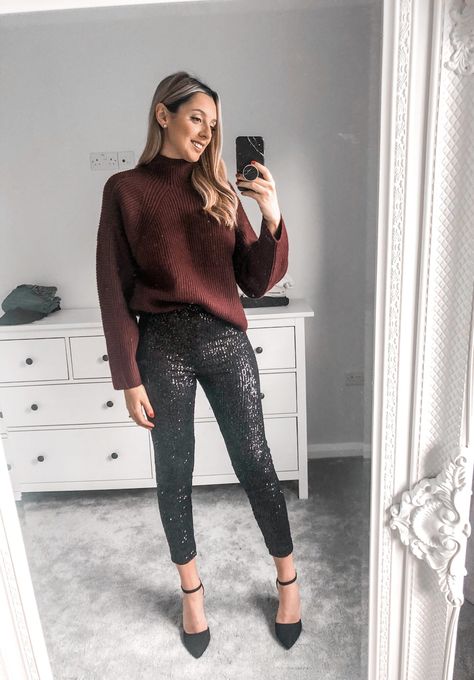 Black Sequin Pants Outfit, Sequins Leggings Outfit, Sequins Pants Outfit, Casual New Years Eve Outfits, Sequin Outfits, Fancy Outfit, Sequin Leggings, Outfits New Year, Holiday Party Fashion