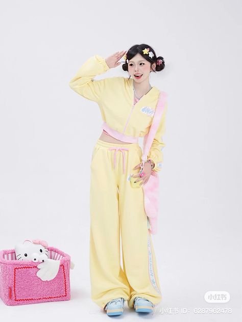 Yellow And Blue Outfits Aesthetic, Cute Sportswear, Yellow And Pink Outfit, Hogwarts Items, Pink And Yellow Outfit, Pastel Ootd, Cute Asian Outfits, Harajuku Girl, Yellow Clothes