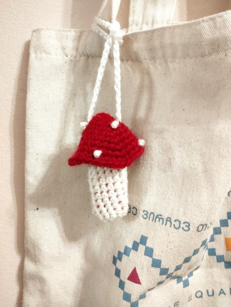 Crochet Mushroom Airpod Case, Red Crochet Projects, Mushroom Pouch Crochet, Mushroom Crochet Bag, Red Crochet Ideas, Crochet Bag Pouch, White And Red Crochet, Crochet Mushroom Bag, Mushroom Pouch