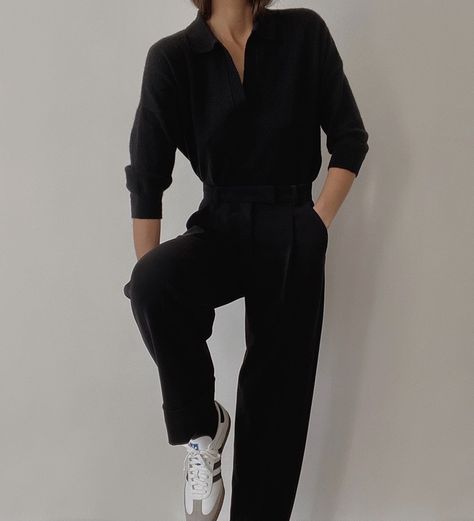 Korean Black Outfit, The Row Margaux Bag, Margaux Bag, Athleisure Work, Samba Sneakers, Korean Pants, Cute Sweatpants Outfit, Pants Adidas, Minimalist Fashion Women