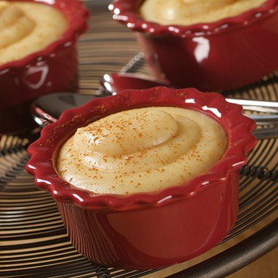 This tasty rice pudding uses rice flour for a silken texture. It's flavored with cinnamon, lime or orange peel. Substitute coconut milk for water if you desire! Puerto Rican Cuisine, Puerto Rican Dishes, Puerto Rico Food, Boricua Recipes, Rican Food, Corn Pudding, Coconut Desserts, Individual Desserts, Spanish Dishes