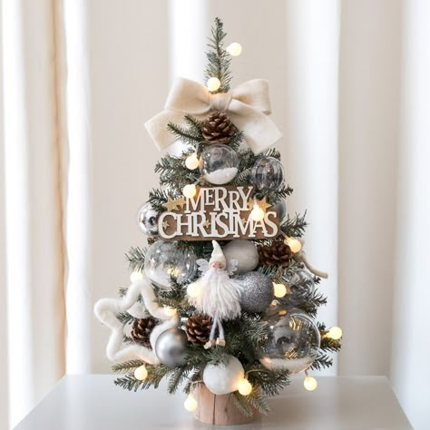 Mini Bedroom Christmas Tree, Christmas Mini Tree Decor Ideas, Mini Xmas Tree Decorating Ideas, Christmas Tree Ideas Mini, Small Decorated Christmas Trees, Decorated Mini Christmas Trees, Mini Christmas Tree Themes, Mini Christmas Tree Decorations Ideas, Mini Christmas Tree Aesthetic