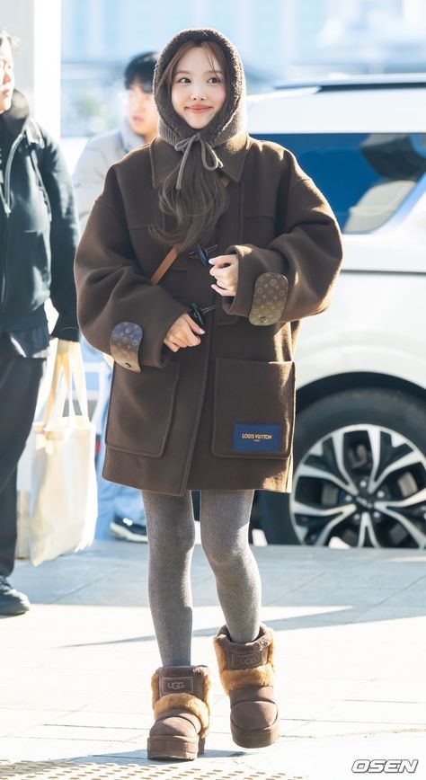 Twice Winter Outfits, Airport Fashion Winter, Twice Members, Fall Aesthetic Outfit, Duffel Coat, Ootd Winter, Incheon Airport, Airport Fashion, Winter Fits