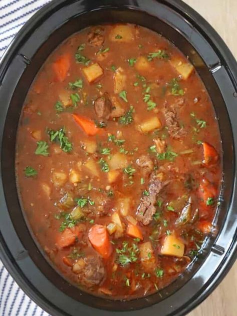 Soup Easy Crockpot, Homemade Beef Stew Recipes, Oven Beef Stew, Kinds Of Steak, Homemade Beef Stew, Winter Soup, Soup Easy, Round Roast, Beef Stew Meat