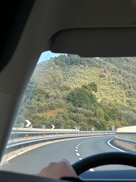 Italy road awathetic trip car driving france Lily Pilly, Italy Road, Driving In Italy, Book Mood, Road Pictures, Inside Car, Italian Boys, Italy Aesthetic, Car Driving